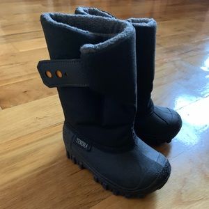 NWOT Tundra winter boots, black, size 5